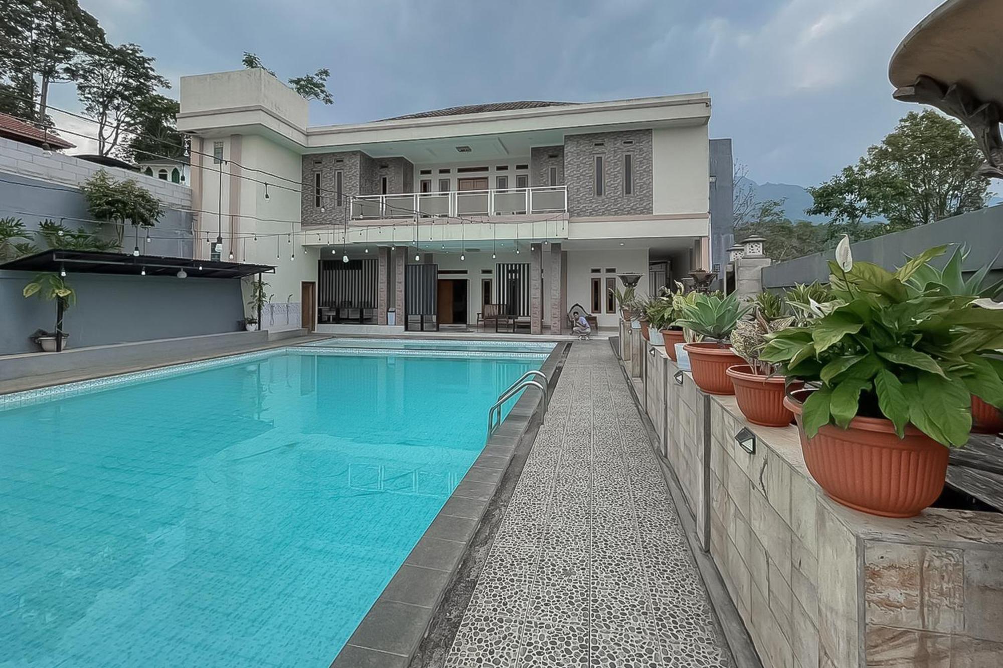 Reddoorz Resort Syariah At Rancakalong スメダン エクステリア 写真