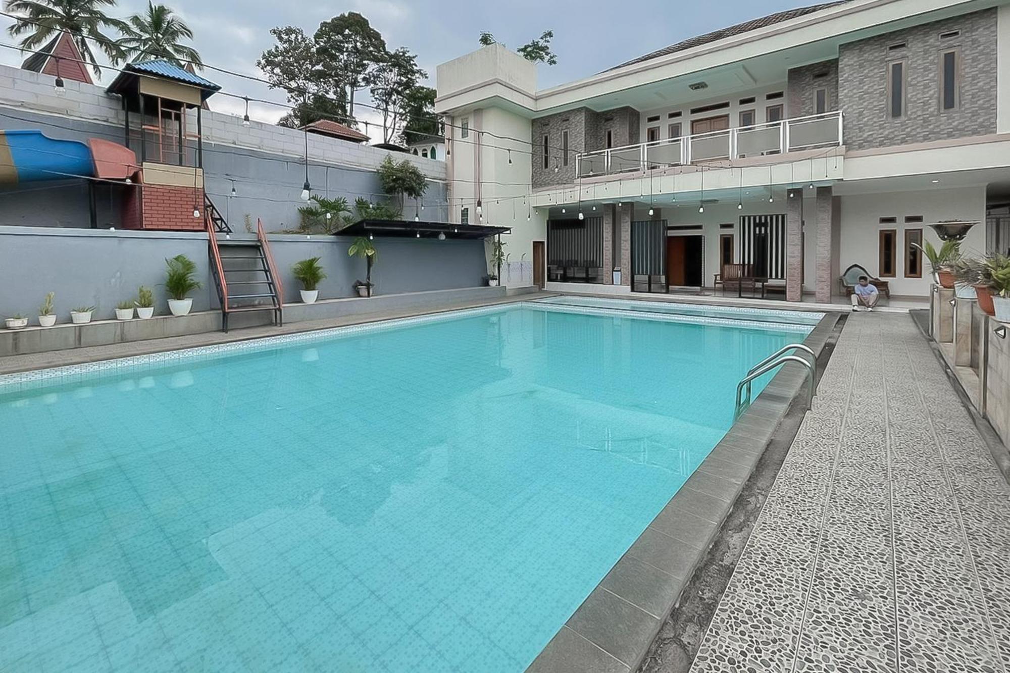 Reddoorz Resort Syariah At Rancakalong スメダン エクステリア 写真